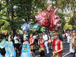 Berangkat dari tema dan konsep Legong Le Mayeur, Duta Kota Denpasar kemudian menghadirkan ornamen dan simbol-simbol dari Sanur, lalu penokohan Le Mayeur, Legong Ni Pollok di Banjar Kelandis, hingga Pura Sakenan.