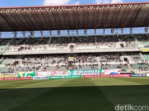 Bonek dan The Jak Nribun Mesra di Laga Persebaya Vs Persija