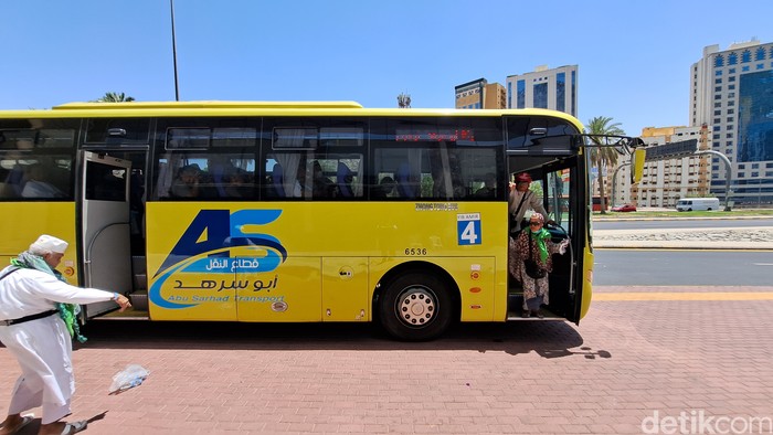 Bus Shalawat tanpa logo burung garuda