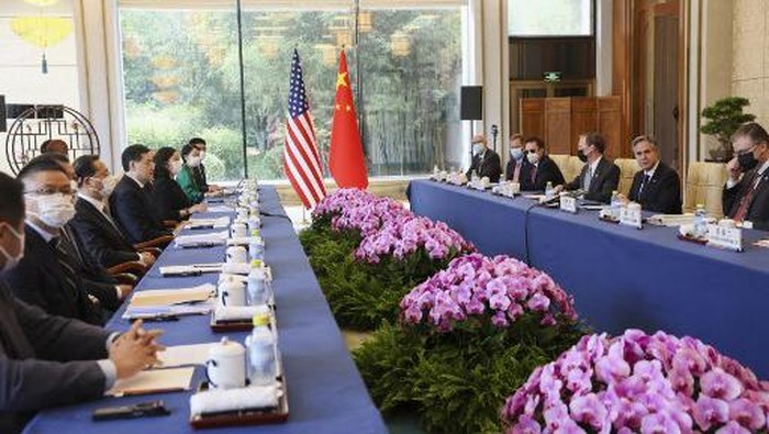 US Secretary of State Antony Blinken (2nd R) and Chinas Foreign Minister Qin Gang (5th L) meet at the Diaoyutai State Guesthouse in Beijing on June 18, 2023. (Photo by LEAH MILLIS / POOL / AFP)