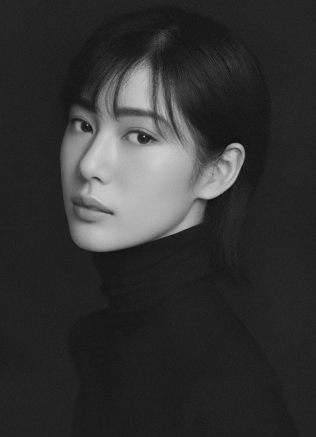 Dian Sastrowardoyo menilai dari semua foto yang diunggahnya, tidak ada yang mirip dirinya. “Ko ngga mirip yah,” tulisnya. Foto: Instagram/@rherealdisastr