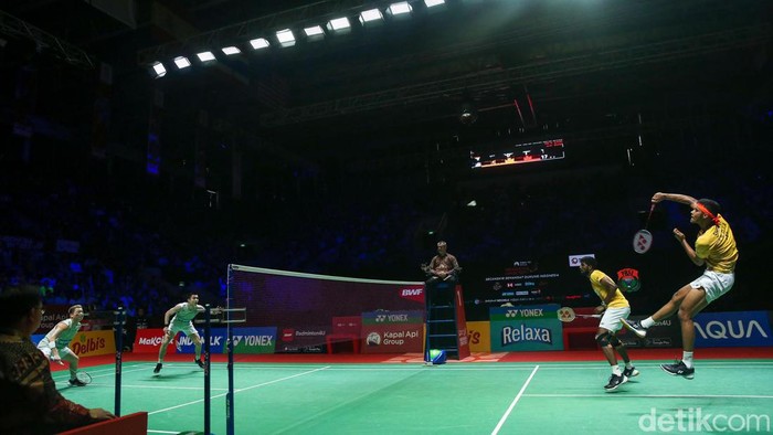 Ekspresi Ganda Putra India Usai Juara Indonesia Open 2023 Ganda putra India Satwiksairaj Rankireddy/Chirag Shetty jadi juara Indonesia Open 2023. Di final mereka mengalahkan wakil Malaysia Aaron Chia/Soh Wooi Yik.