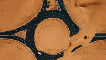 Setengah gurun setengah jalanan. Foto: Unspalsh via LoveMyFamilyMag.com