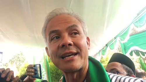 Bacapres PDIP Ganjar Pranowo saat ditemui usai sowan ke Kantor DPW PPP NTB pada Minggu (18/6/2023) siang.