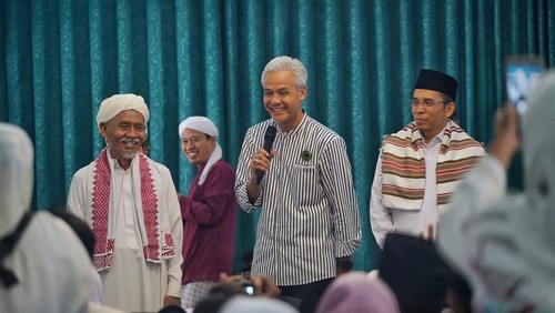 Ganjar Pranowo saat berkunjung ke NTB, Minggu (18/6/2023).