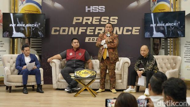 Hotman Paris gelar pertandingan tinju.