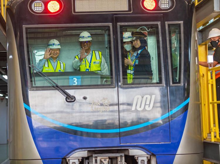 Intip Gaya Kaisar Jepang di Depo MRT Lebak Bulus