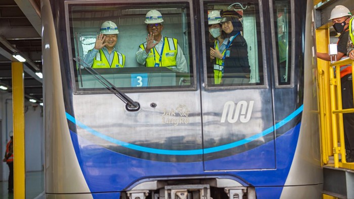 Kaisar Naruhito ke Depo MRT Lebak Bulus