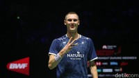 Sebaliknya, Axelsen merebut lima poin beruntun untuk mengunci kemenangan. 