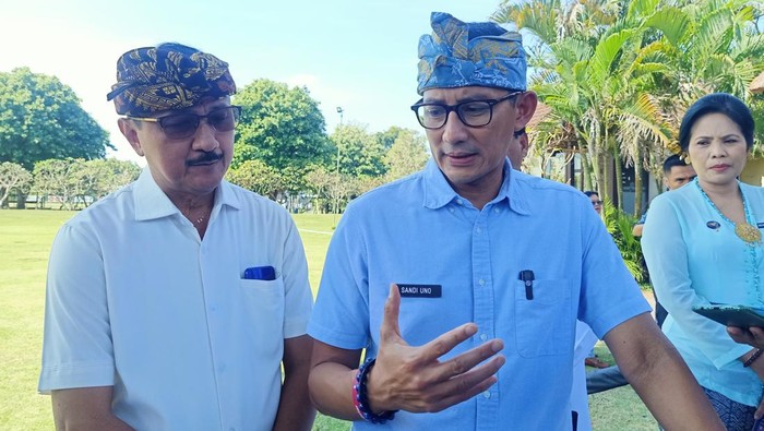 Kepala Dispar Bali Tjok Bagus Pemayun mengaku tengah menggodok aturan tata kelola pendakian gunung di Bali.