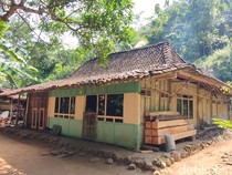 Kisah Setia Sumiran, Satu-satunya Penghuni Kampung Mati Kulon Progo