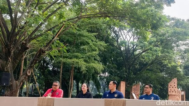 Konferensi pers Ketua DPP PDIP Puan Maharani dan Ketua Umum (Ketum) Demokrat Agus Harimurti Yudhoyono usai lari pagi bersama di GBK Senayan, Jakarta, Minggu (18/6/2023). (Dwi R/detikcom)
