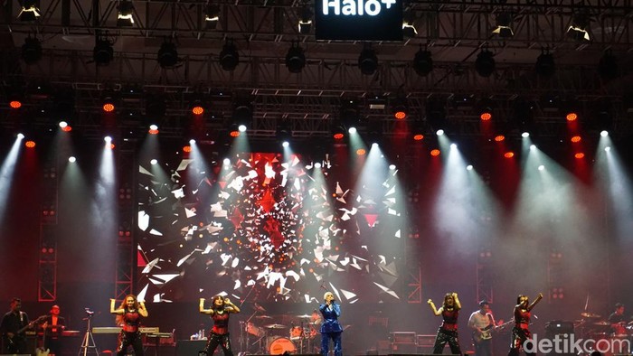 Konser Ari Lasso di Surabaya