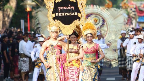 Kota Denpasar menyuguhkan tema ‘Dannacitta Segara atau Peradaban Multikultur’ dan Ekonomi Kreatif dalam Peed Aya atau pawai di Pesta Kesenian Bali (PKB) XLV 2023. (Humas Pemkot Denpasar)