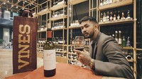 Penggemar berat wine, di setiap kesempatan, Onad selalu mengunggah wine apa yang tengah diminumnya. Foto: Instagram @onadioleonardo_official