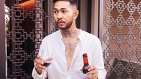 Nama Onadio Leonardo tengah viral usai diduga ngamuk di lokasi syuting. Penyanyi sekaligus presenter hingga bintang film ini dikenal memiliki kepribadian yang unik. Foto: Instagram @onadioleonardo_official