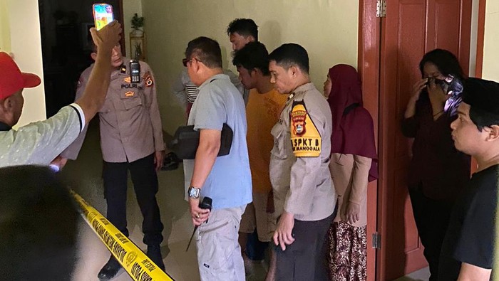 Mahasiswa UNM bernama Muhammad Yunus Mahendra (24) ditemukan tewas di dalam kamar rumahnya di Kota Makassar, Sulawesi Selatan (Sulsel).