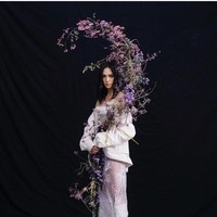 Aktris berusia 39 tahun ini kerap berbagi berbagai unggahan foto saat dirinya berpose menjadi model untuk banyak majalah. Foto: Dok. Instagram Mariana Renata