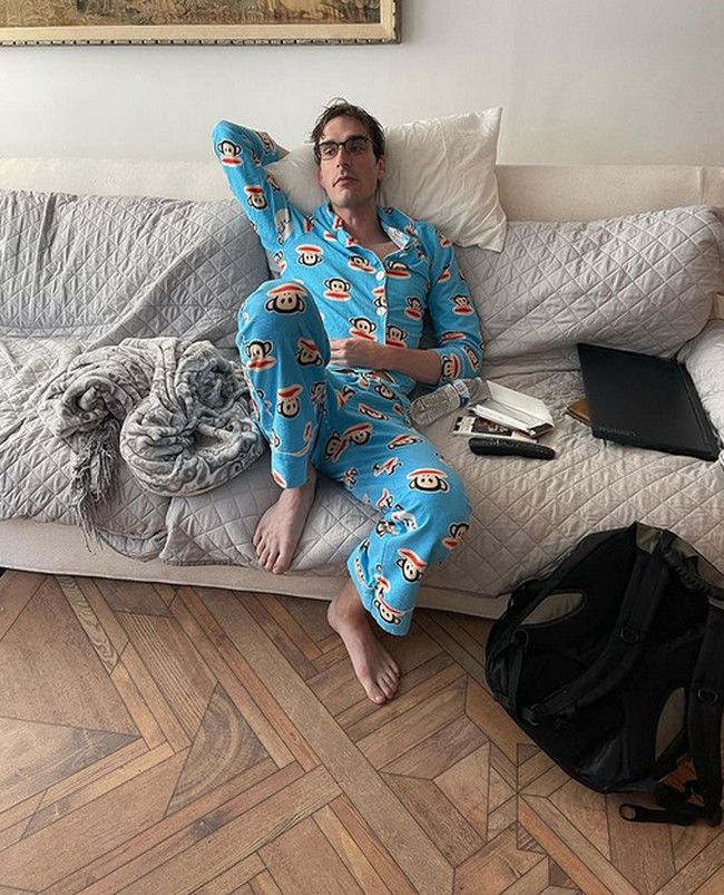 Sejak kecil Marston telah akrab dengan hal-hal berbau eksplisit. Masa kecil Marston berada di Playboy Mansion, di mana banyak wanita-wanita tanpa busana berkeliaran di sana. Foto: dok. Instagram