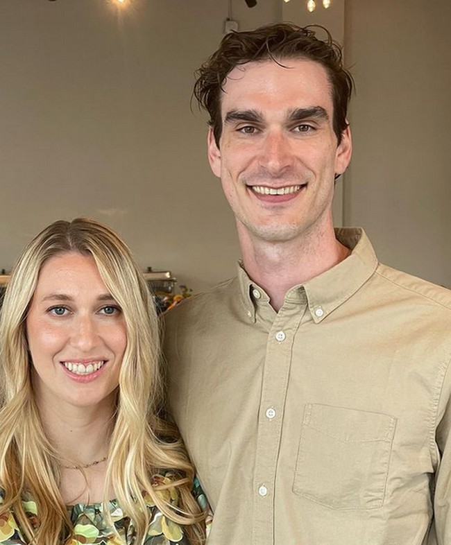 Marston sendiri mengidentifikasi dirinya sebagai biseksual. Meski begitu dia telah memiliki istri. Foto: dok. Instagram