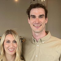 Marston sendiri mengidentifikasi dirinya sebagai biseksual. Meski begitu dia telah memiliki istri. Foto: dok. Instagram