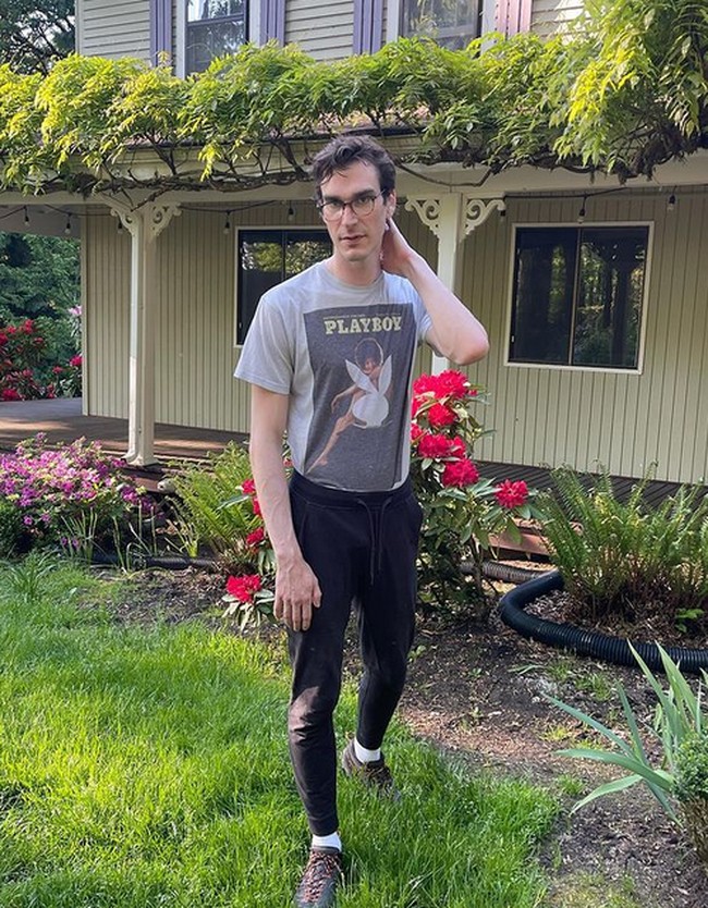 Marston Hefner memanfaatkan OnlyFans untuk mendapatkan uang lebih. Bukan untuk baju atau mobil mewah, namun Marston ingin punya penghasilan lebih agar bisa membeli kartu pokemon. Foto: dok. Instagram