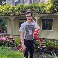 Marston Hefner memanfaatkan OnlyFans untuk mendapatkan uang lebih. Bukan untuk baju atau mobil mewah, namun Marston ingin punya penghasilan lebih agar bisa membeli kartu pokemon. Foto: dok. Instagram