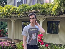 8 Foto Putra Bos Majalah Playboy, Join OnlyFans Demi Bisa Beli Kartu Pokemon