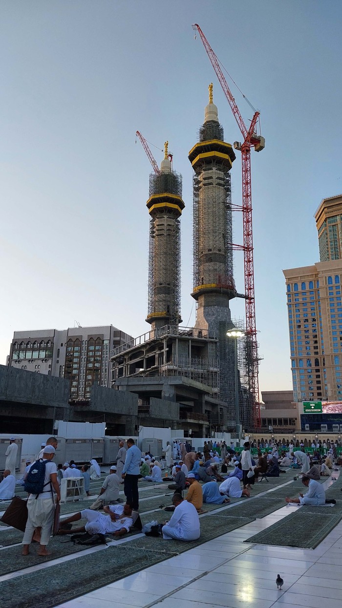 Masjidil Haram Terus Diperluas Masjidil Haram terus diperluas oleh pemerintah Kerajaan Arab Saudi. Hal ini untuk menampung jemaah yang kian bertambah.