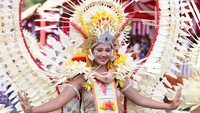 Melalui penampilan di Peed Aya, Duta Kota Denpasar ingin menyampaikan pesan masyarakat Denpasar dapat hidup berdampingan dengan akulturasi budaya hingga keberagaman Vasudhaiva Kutumbakam dengan konsep menyama braya melalui seni dan kreatifitas. (Humas Pemkot Denpasar)
