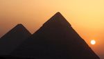 Menikmati Matahari Terbit di Piramida Giza