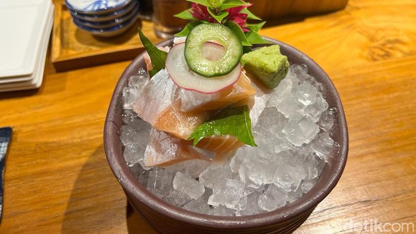 Menikmati Sashimi hingga Nasi dalam Wadah Batu Panas di Resto Jepang PIK