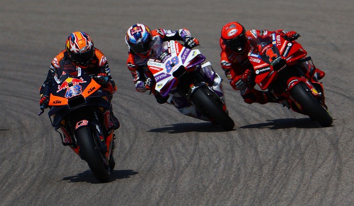 MotoGP - German Grand Prix - Sachsenring, Hohenstein-Ernstthal, Germany - June 17, 2023 Red Bull KTM Factory Racings Jack Miller, Prima Pramac Racings Jorge Martin and Ducati Lenovo Teams Francesco Bagnaia in action during the sprint race REUTERS/Lisi Niesner