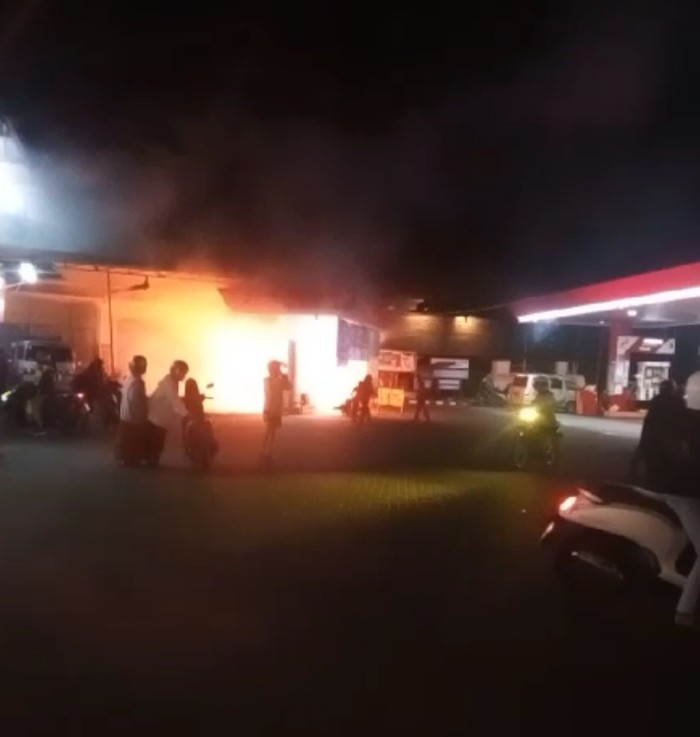 motor terbakar saat mengisi BBM di SPBU Tlogomas Kota Malang