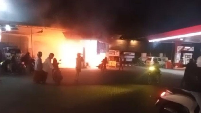 motor terbakar saat mengisi BBM di SPBU Tlogomas Kota Malang