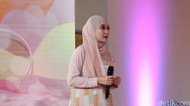 Berprestasi dan mempunyai beragam ide dalam membuat konten yang edukatif dan menarik, Trifty Qurrota Aini membahas tentang pengalamannya selama kuliah di Inggris. Wanita yang tinggal di Bogor, Jawa Barat ini mengunggah tentang tips kuliah dan informasi tentang beasiswa Inggris. Foto: Dok. @hijabhunt.