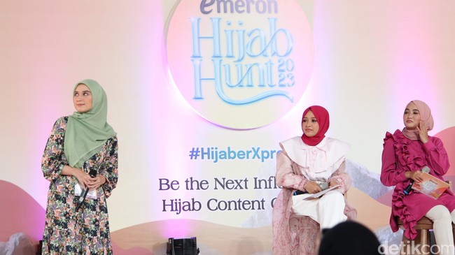 Ada peserta yang bernama Syarifah Zachira aktif sebagai model berbagai brand hijab lokal Tanah Air. Dia membuat video tentang kegiatannya yang berhubungan dengan fashion.“Aku ngedit sendiri dan buat video sendiri pakai aplikasi CapCut yang lagi hits di Instagram supaya konten aku juga ke up. Harus independen,” ujarnya. Foto: Dok. @hijabhunt.