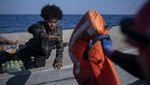 Potret Kapal Kayu Migran Terombang-ambing di Laut Mediterania
