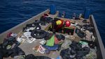 Potret Kapal Kayu Migran Terombang-ambing di Laut Mediterania