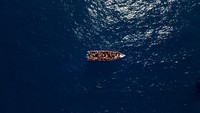 Begini kondisi kapal yang terombang-ambing di tengah Laut Mediterranean, sekitar 30 mil sebelah utara Libya, Sabtu, 17 Juni 2023.  
