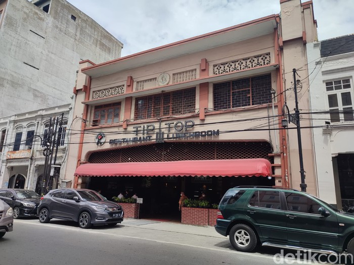 Restoran Tip Top di Kesawan Medan sudah berdiri sejak 1934.