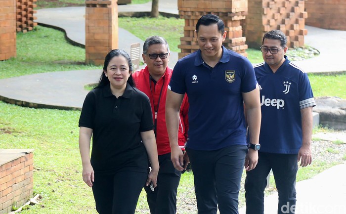 Ketum Partai Demokrat Agus Harimurti Yudhoyono (AHY) dan Ketua DPP PDIP Puan Maharani bertemu di Plataran Hutan Kota, Senayan, Jakarta. Begini momennya.