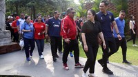 Puan dan AHY diketahui sempat berolahraga pagi ini. AHY datang dari Sudirman-Thamrin, sedangkan Puan berolahraga dari Jalan Denpasar, Kuningan, Jakarta Selatan. 