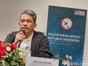 Hujan Hiasi Langit Orlando Jelang Peluncuran Satelit Satria-1 Besok