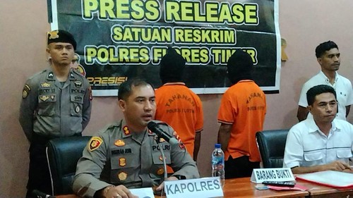 Satgas TPPO Polres Flores Timur menangkap tersangka pelaku perdagangan orang yang mengirim 21 korban ke Malaysia untuk bekerja di kebun sawit.