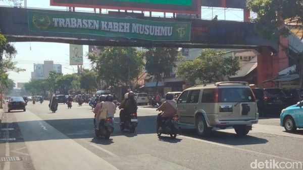 Spanduk Bonek Warnai Kota Surabaya di HUT Ke-96 Persebaya