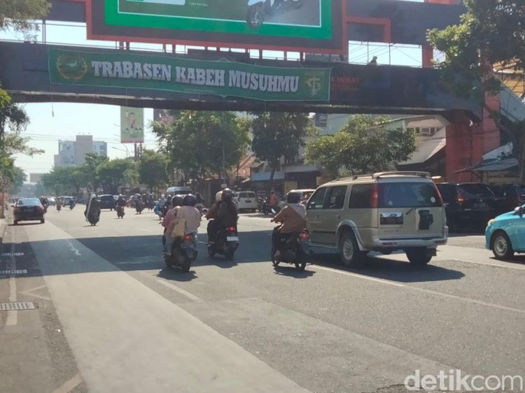 Spanduk Bonek Warnai Kota Surabaya di HUT Ke-96 Persebaya