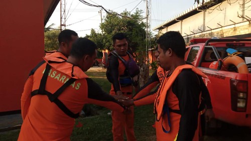 Wisatawan lokal tenggelam di Danau Rana Kulan, Elar, Manggarai Timur, NTT. Tim SAR dikerahkan untuk mencari korban, namun belum ditemukan.