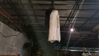 Dalam beberapa kesempatan, Dio menceritakan bahwa ada beberapa pengunjung yang mengaku merasakan aura mistis yang cukup nyata. Bahkan ada di antara mereka yang sampai kerasukan saat ngopi di Warkop Ketan.