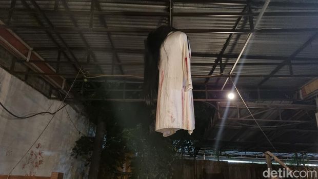 Warkop Keluarga Setan alias Warkop Ketan di Jalan Gadung, Wonokromo, Surabaya.